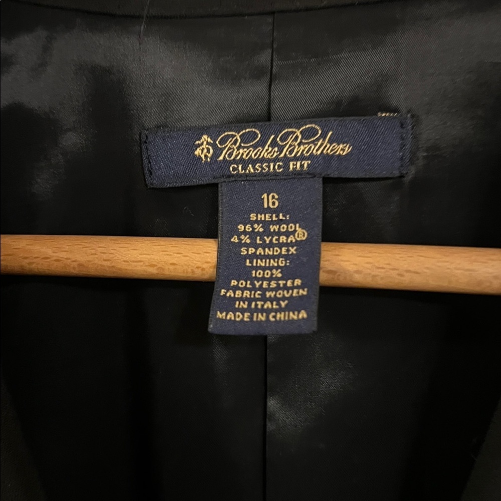 Brooks Brothers  Elegant Black Blazer - Picture 2 of 3